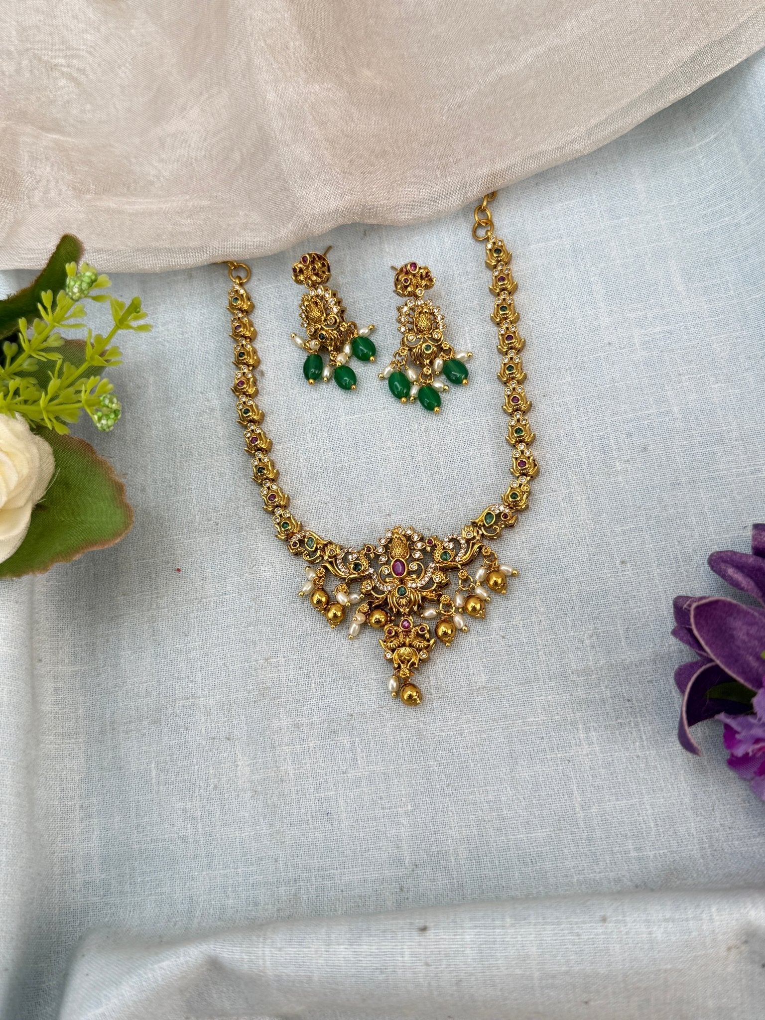 Royal Simple Antique Short Necklace Set 0841 - Mahilas