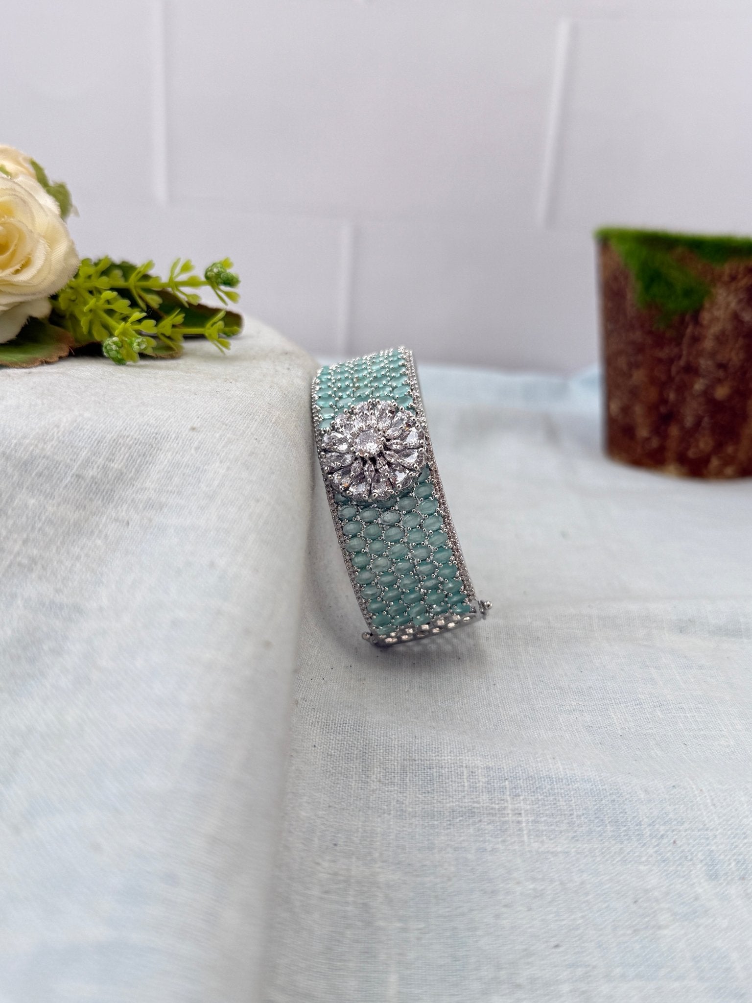 Royal Stone Openable Kada Bracelet 7067 - Mahilas