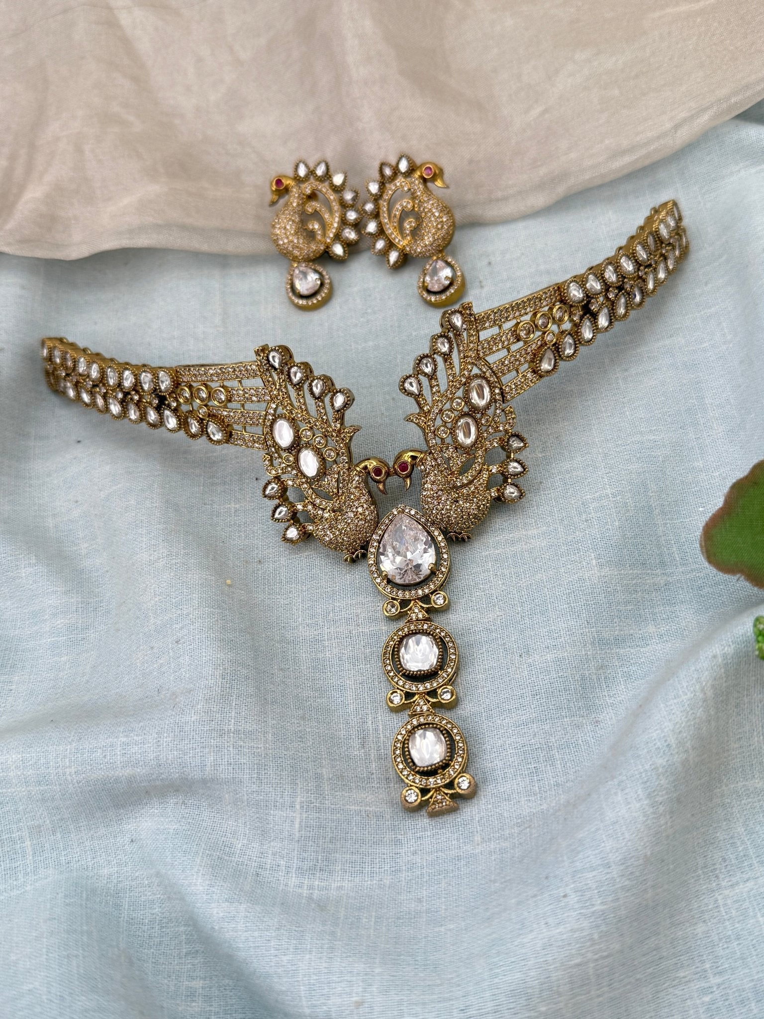 Royal Victorian Hasli Style Peacock Short Necklace Set 675 - Mahilas
