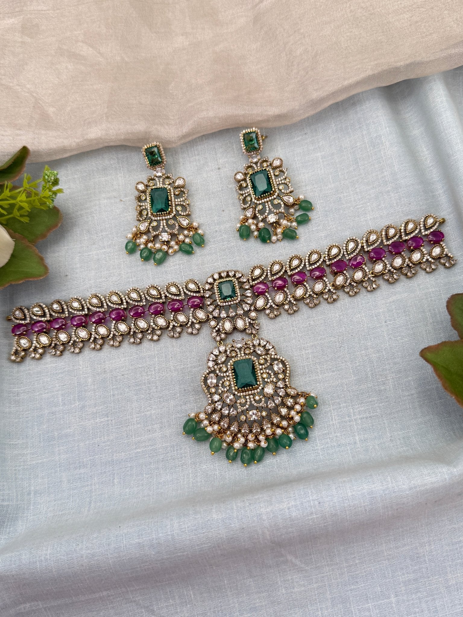 Royal Victorian Stone Choker Necklace Set 650 - Mahilas