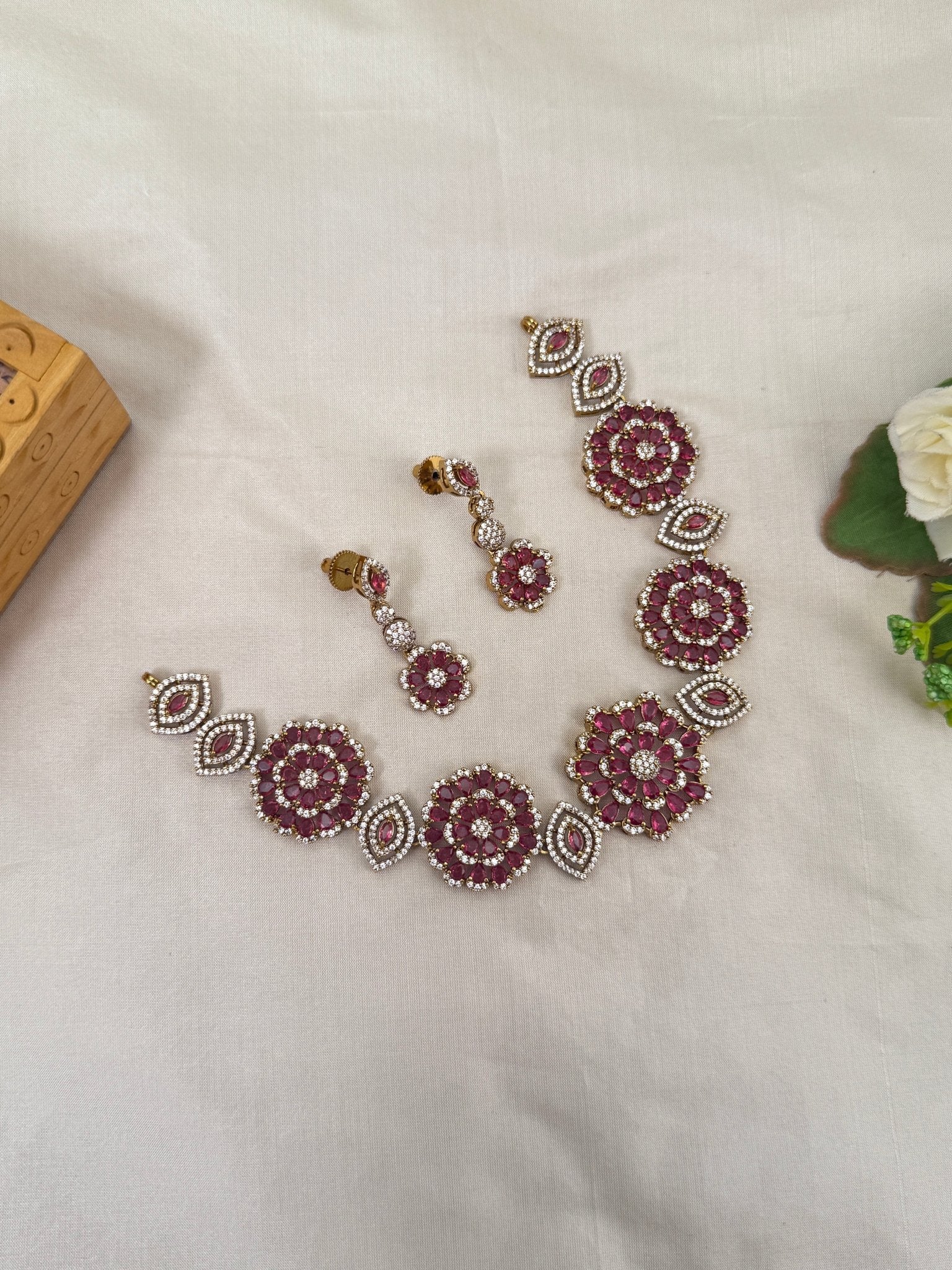 Royal Victorian Stone Necklace Set 266 - Mahilas