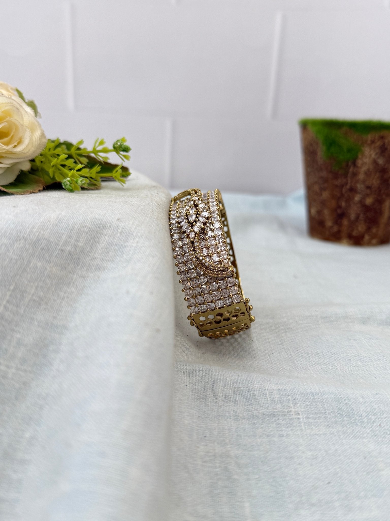 Royal Victorian Stone Openable Kada Bracelet 7063 - Mahilas