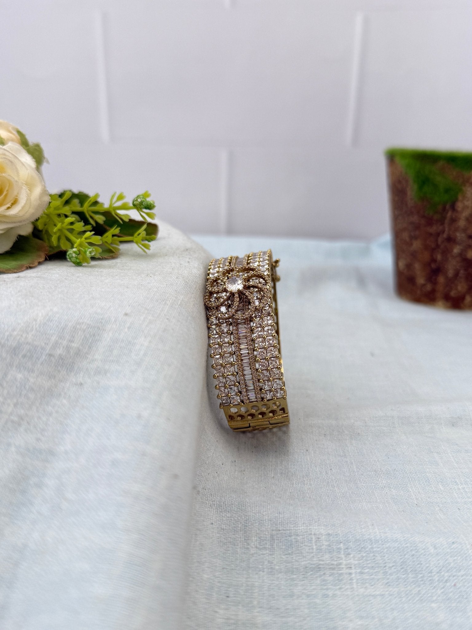 Royal Victorian Stone Openable Kada Bracelet 7066 - Mahilas