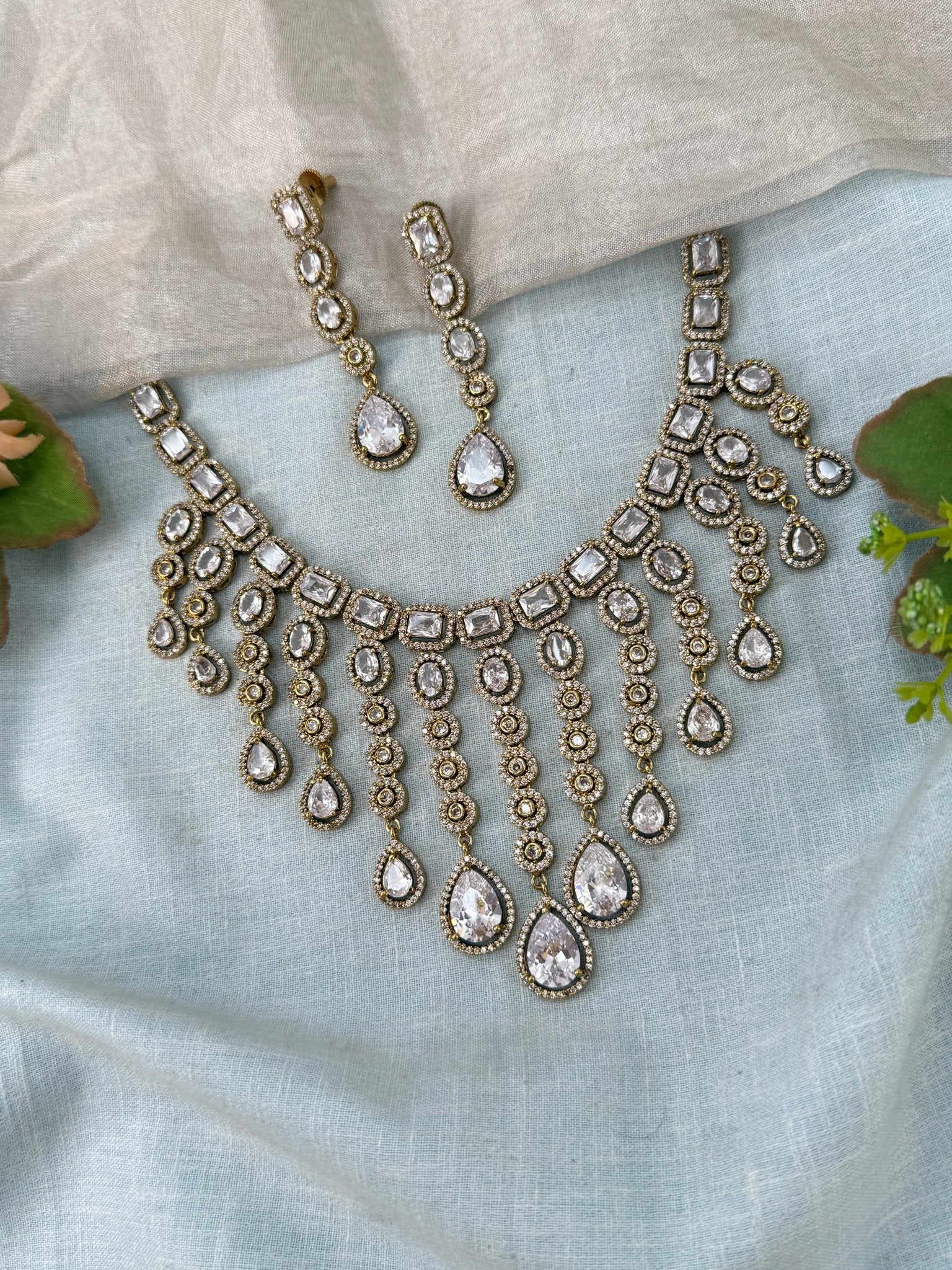 Royal Victorian Stone Short Necklace Set 730 - Mahilas