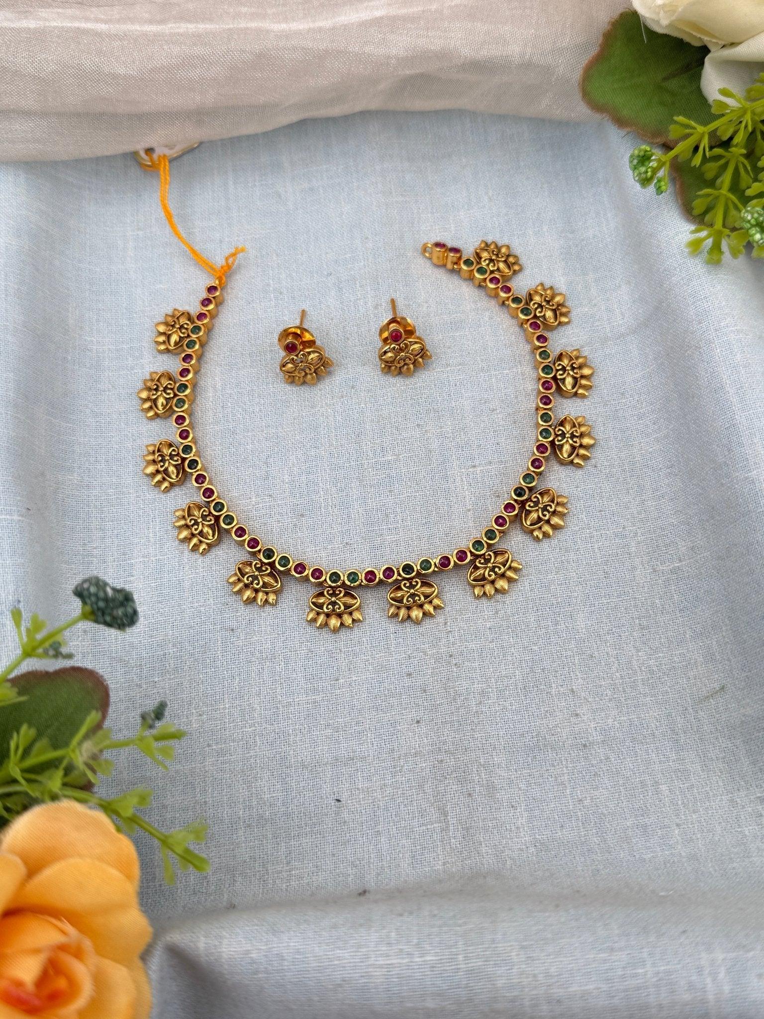 Simple Antique Short Necklace Set 0161 - Mahilas