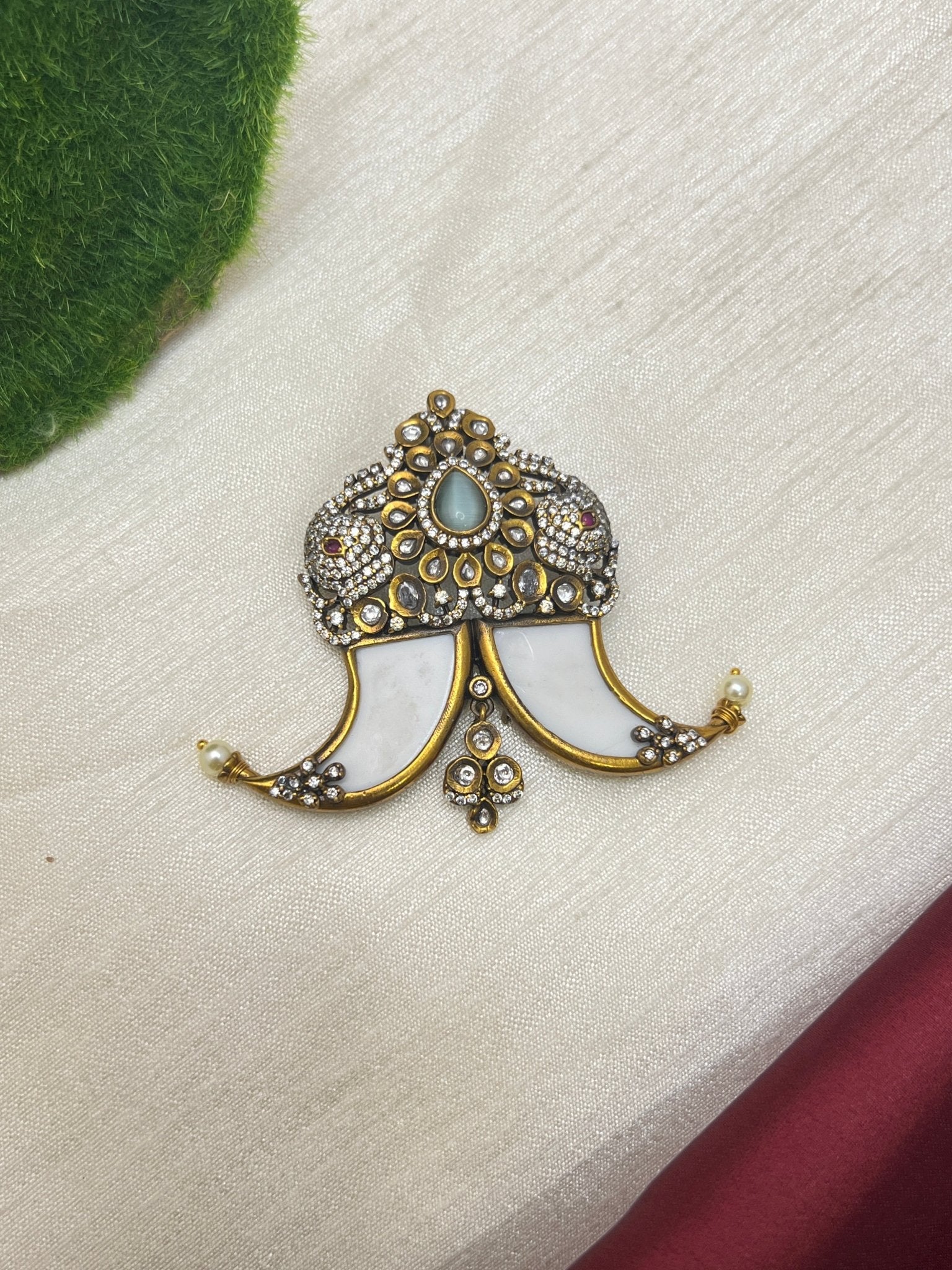 Tiger Victorian Pendant 19 - Mahilas