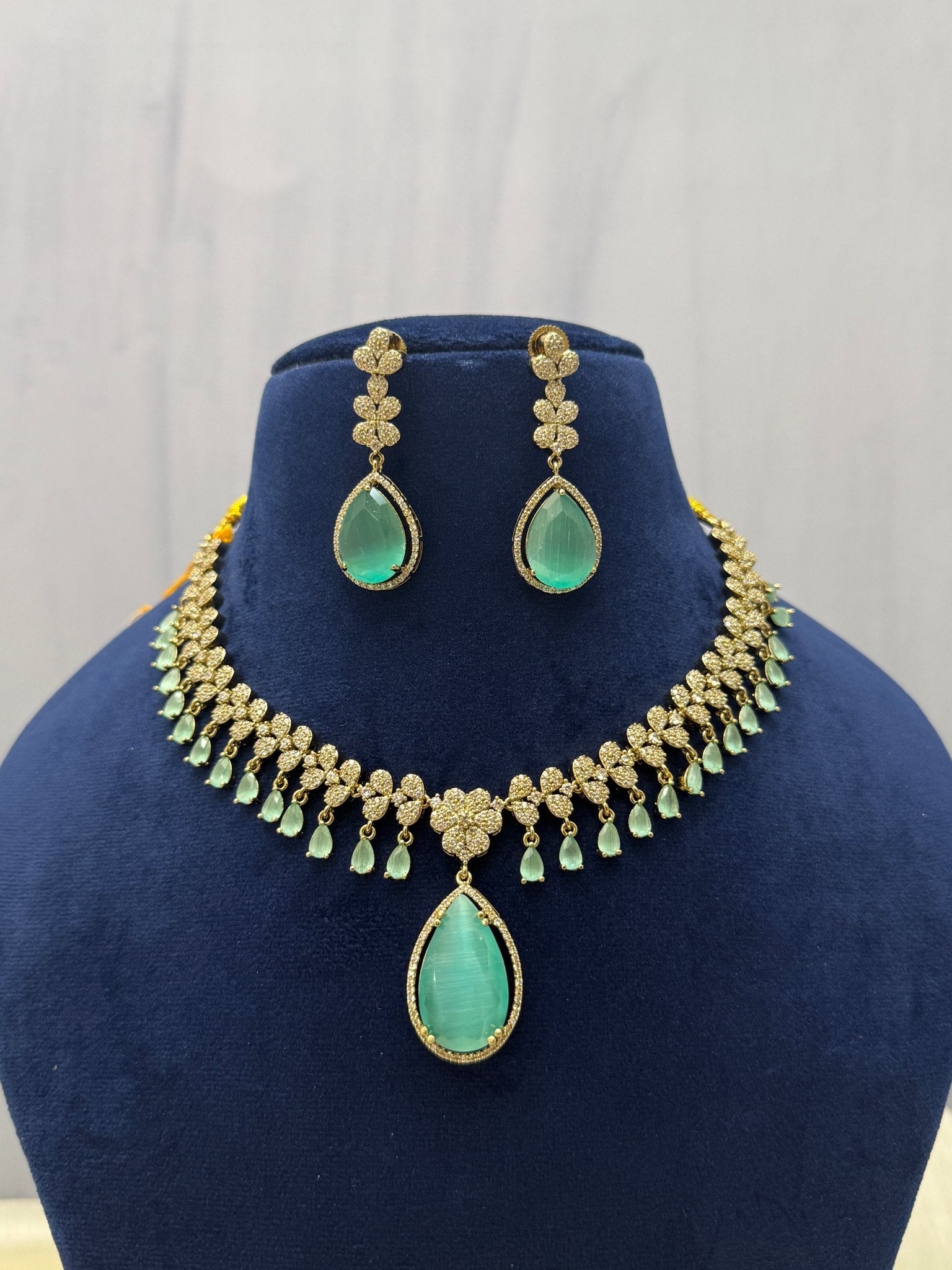 Victorian Kundan Stone Necklace Set 0764 - Mahilas