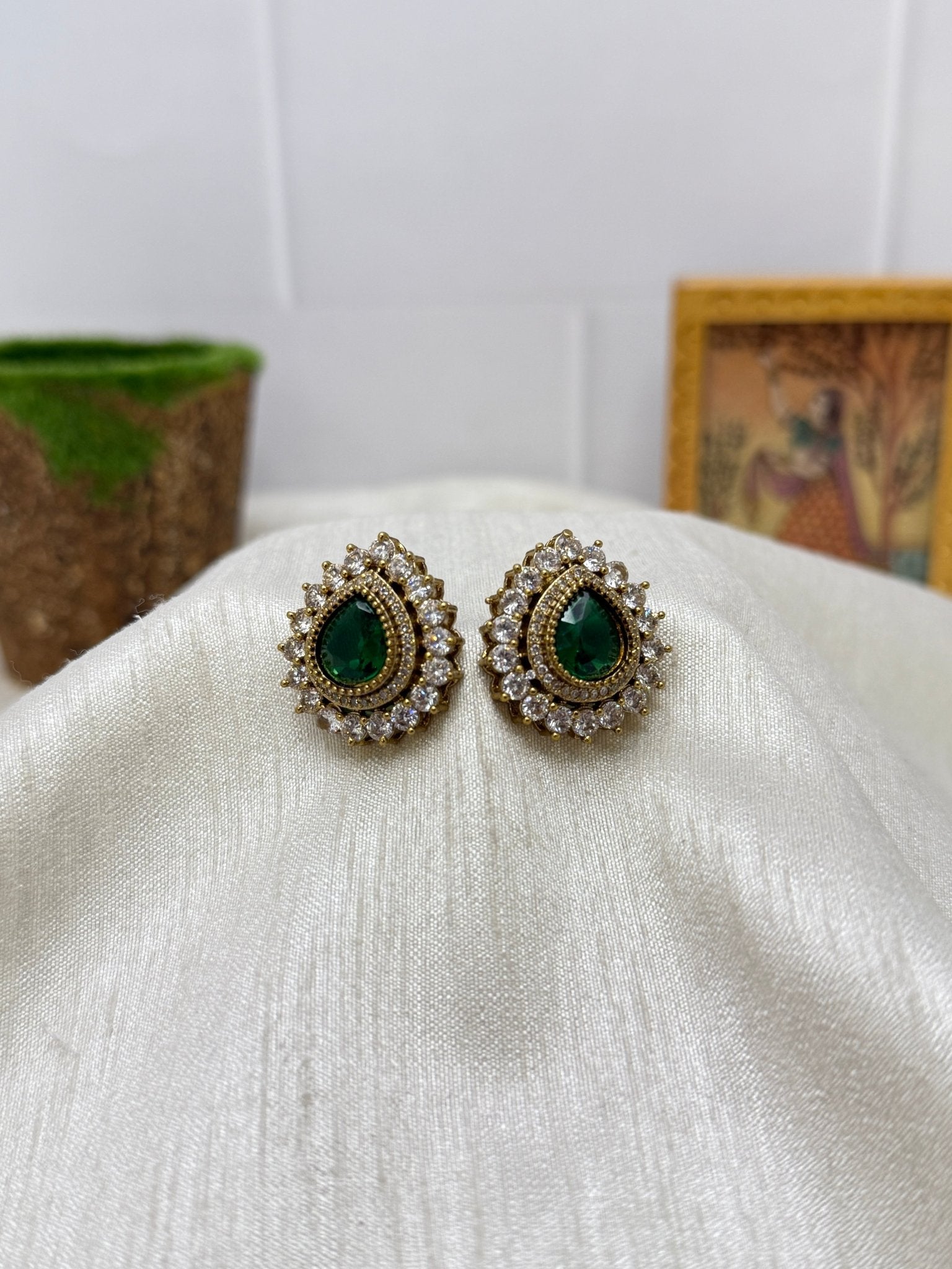 Victorian Kundan Studs 1138 - 4 Colors - Mahilas