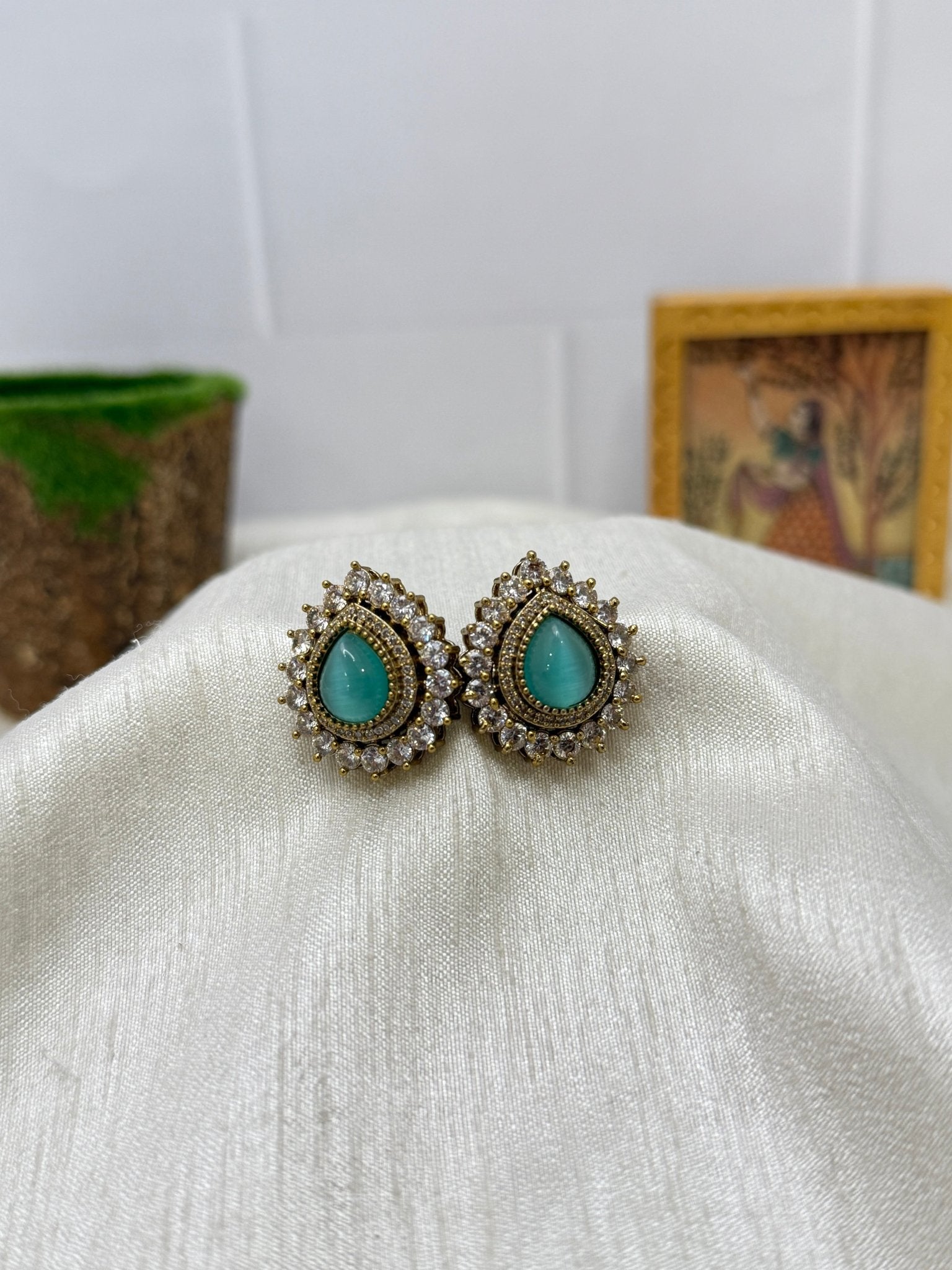 Victorian Kundan Studs 1138 - 4 Colors - Mahilas