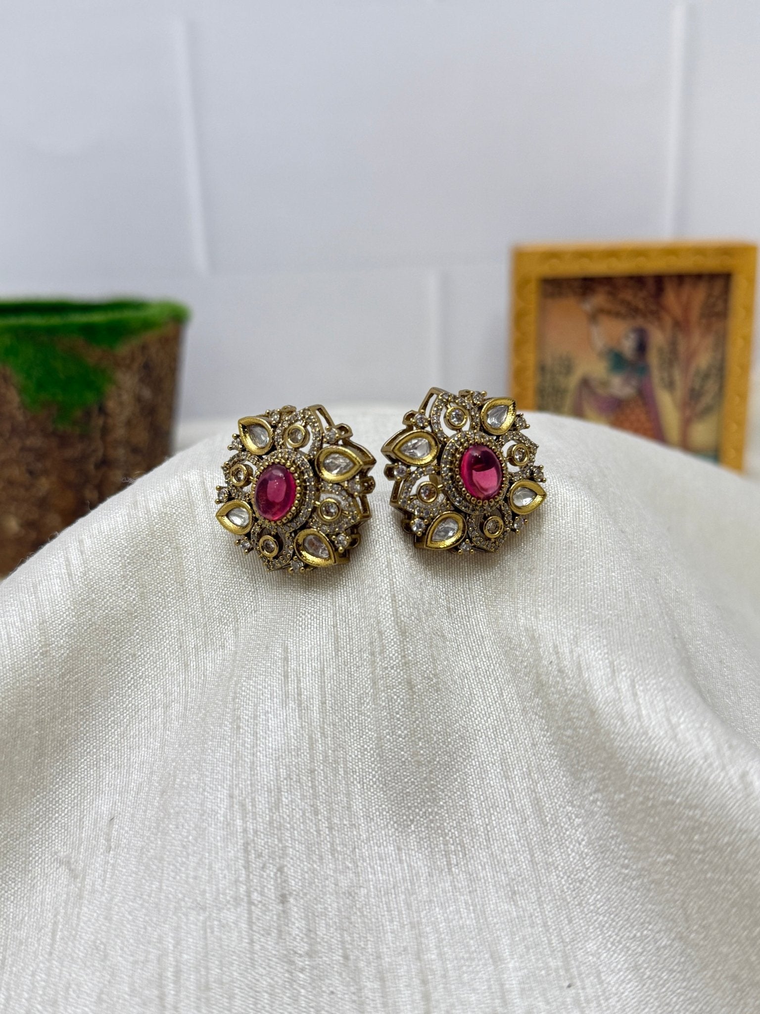 Victorian Kundan Studs 1142 - 4 Colors - Mahilas