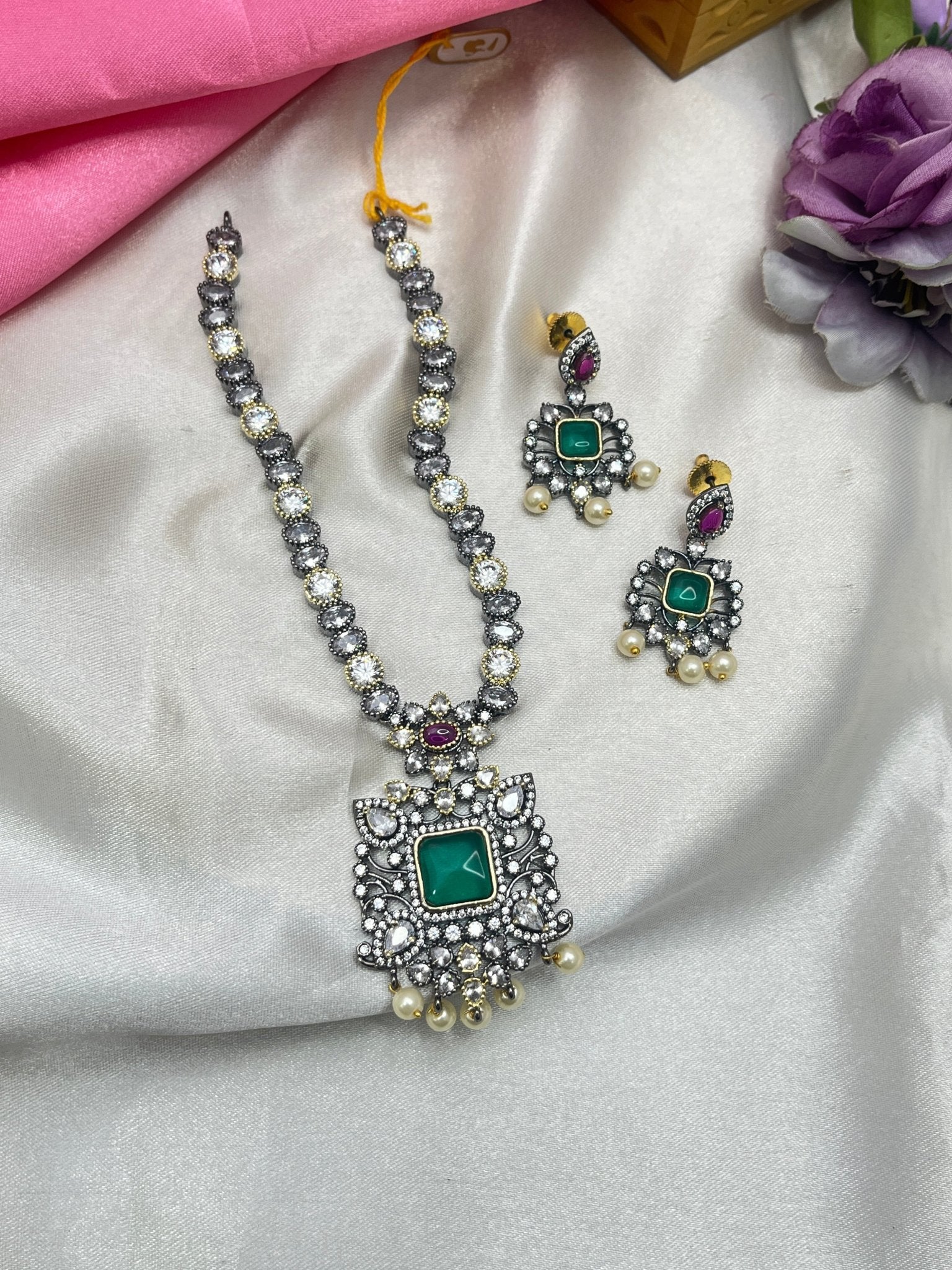 Victorian Necklace Set 058 - Mahilas