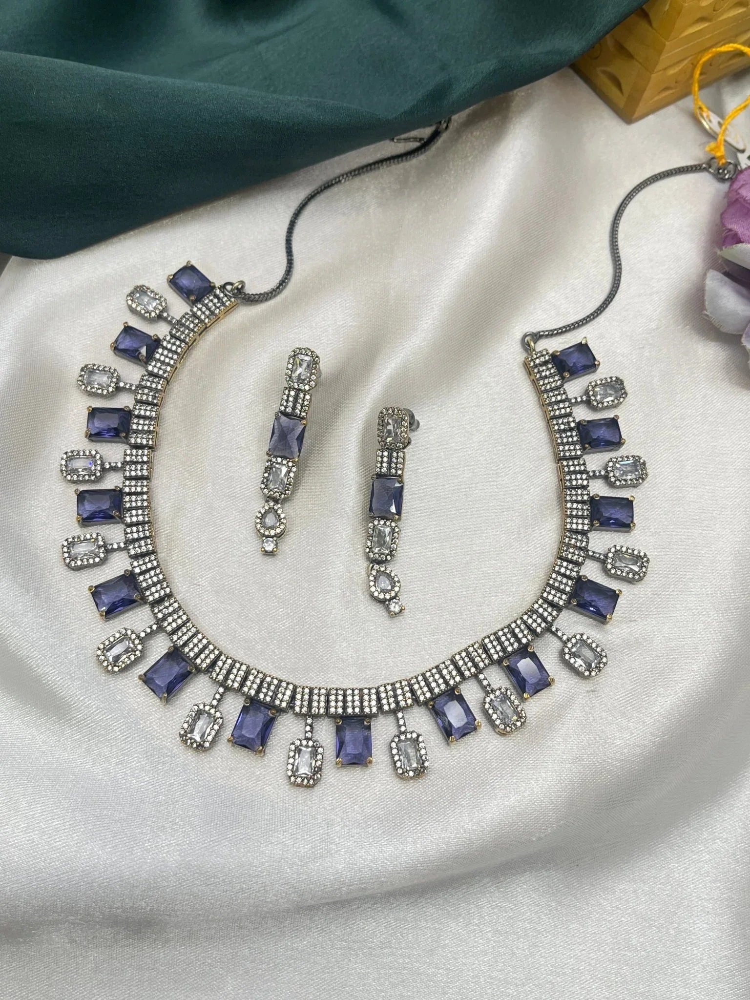 Victorian Necklace Set 059 - Mahilas