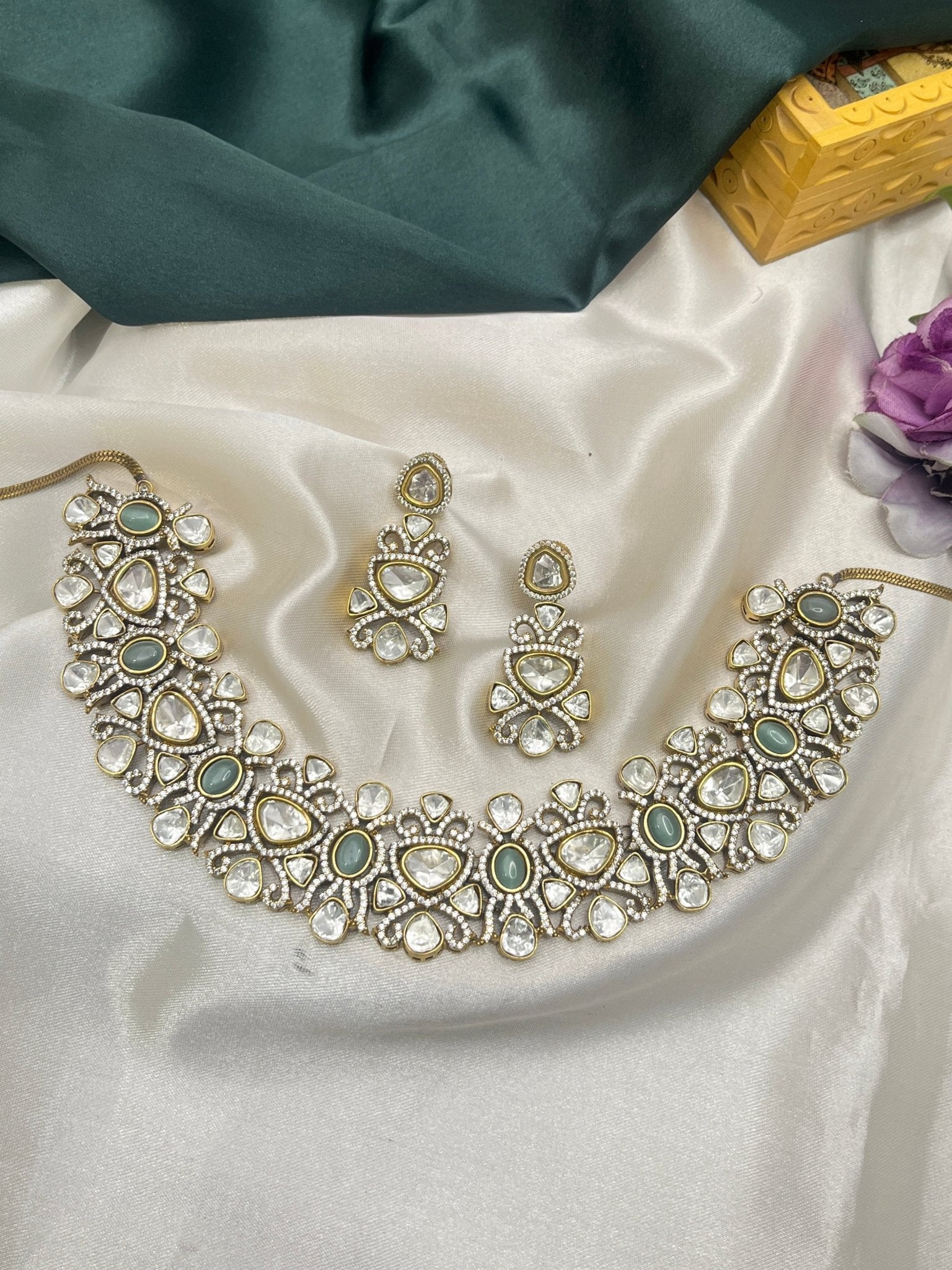 Victorian Necklace Set 062 - Mahilas