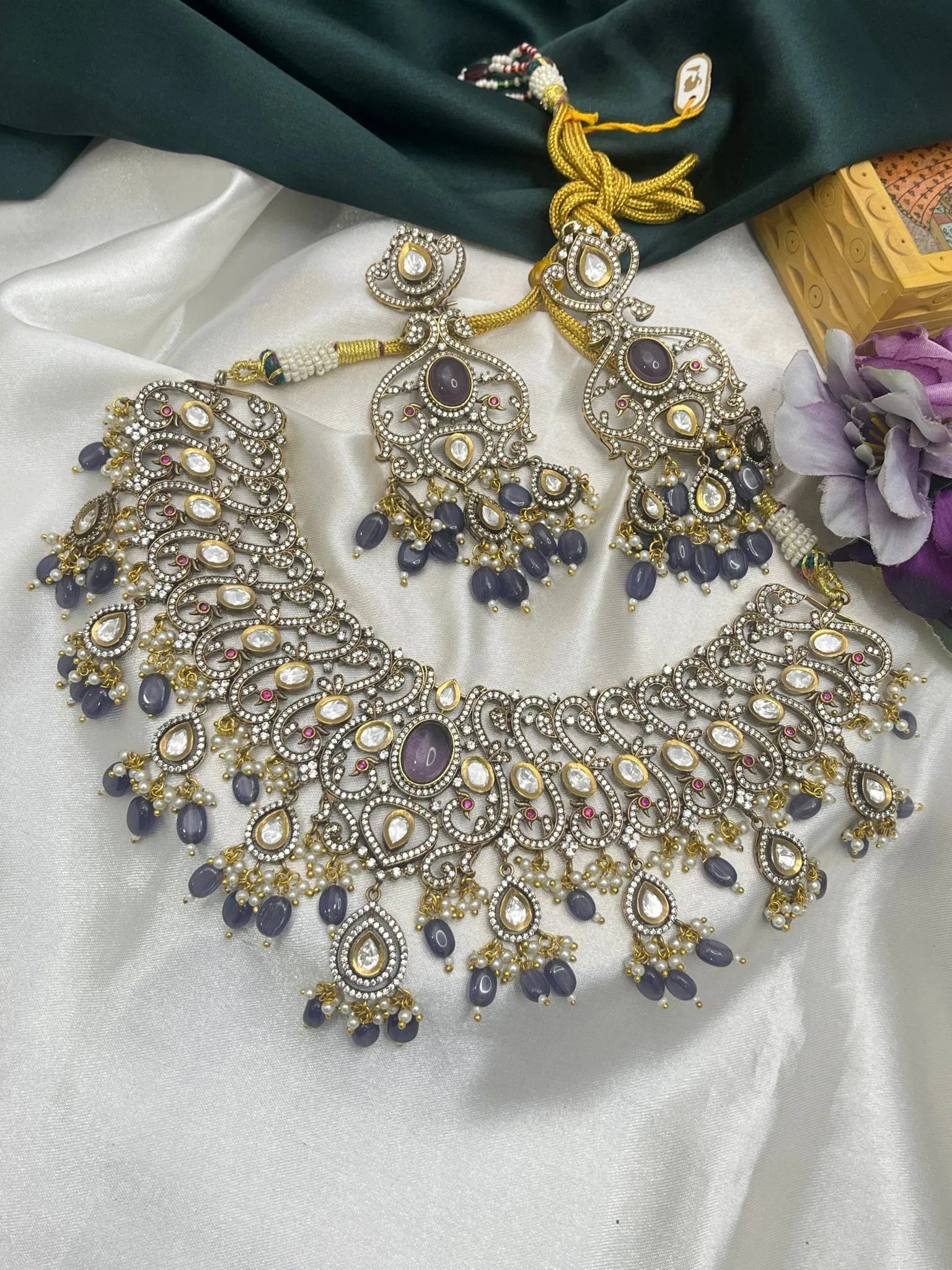 Victorian Necklace Set 069 - Mahilas