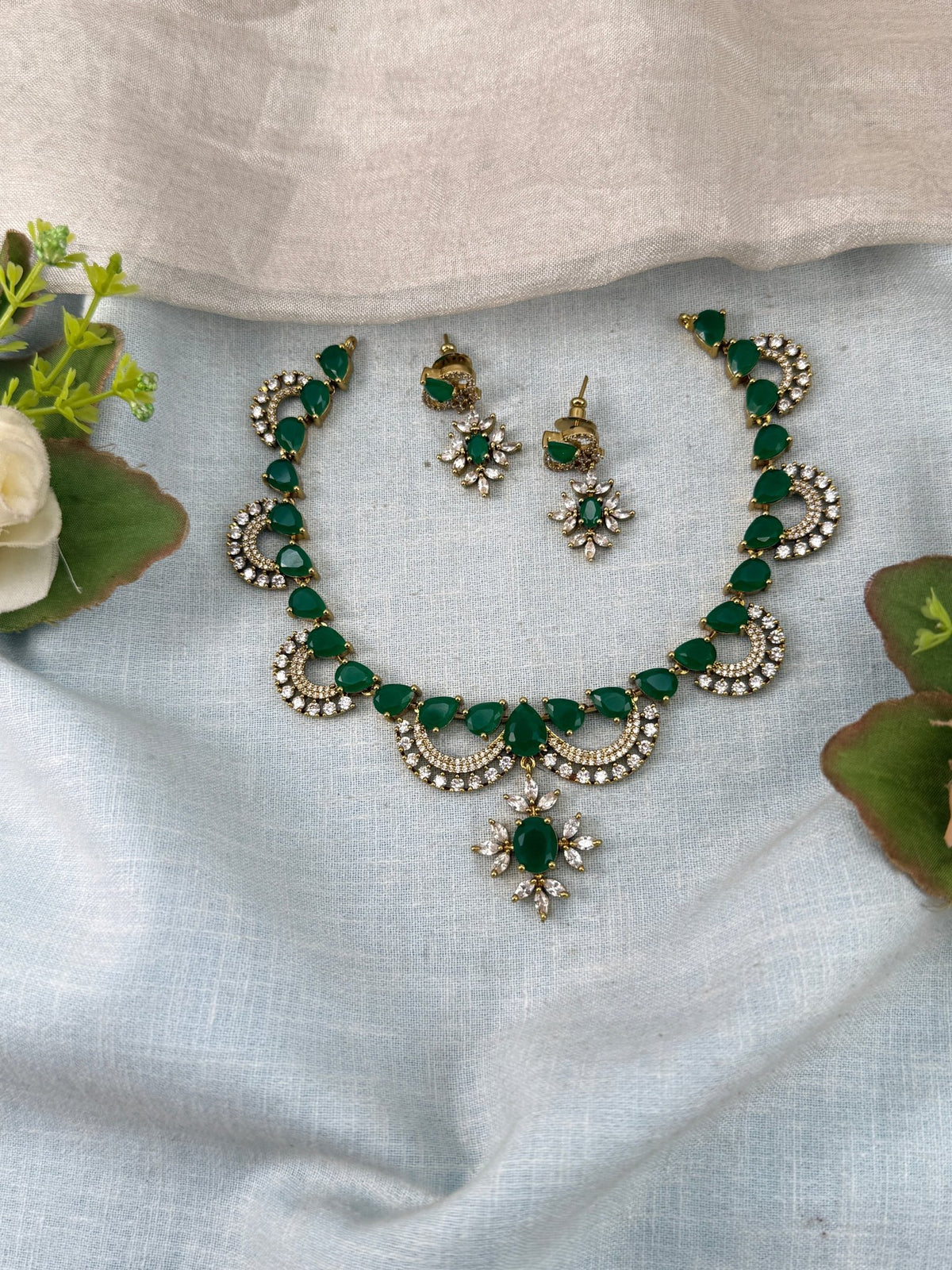 Victorian Stone Pendant Short Necklace Set | 025 - Mahilas