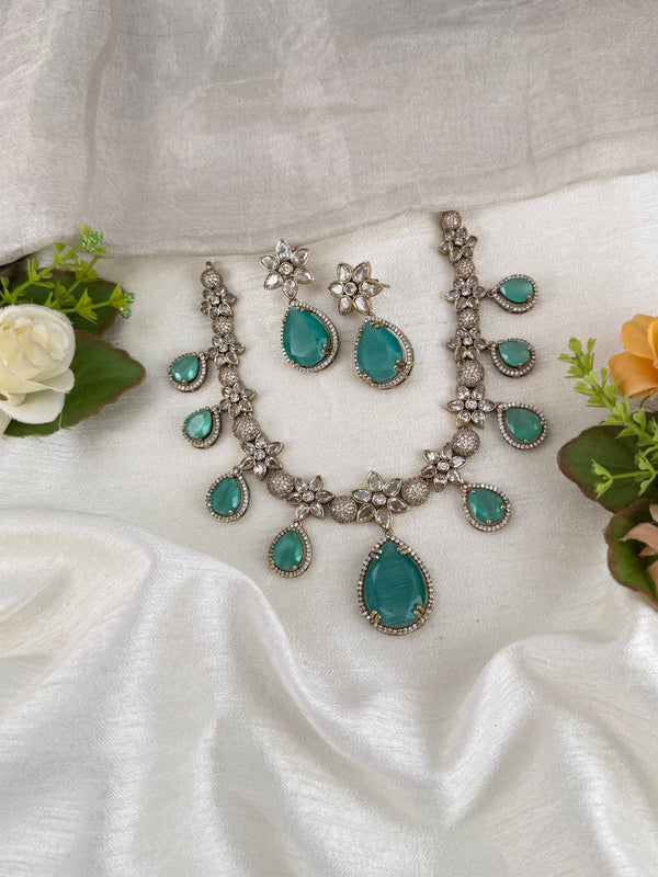 Victorian Stone Pendant Short Necklace Set | 066
